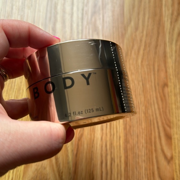 JLO Beauty - JLO Body Firm + Flaunt Targeted Booty Balm - 125 ml - Picture 5 of 7